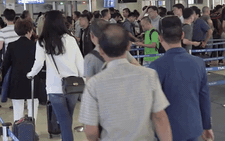 'Biển người' trở lại thành phố làm việc sau kỳ nghỉ Tết