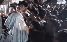 Video hàng nghìn người chen chúc xin ấn đền Trần