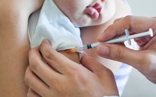 Người ta không chịu tiêm văcxin do... mạng xã hội?