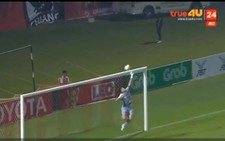 Video Đặng Văn Lâm xuất thần cản phá pha 'đốt lưới nhà' của đồng đội