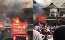 Cháy xưởng sửa chữa ôtô thiêu rụi luôn 2 nhà dân