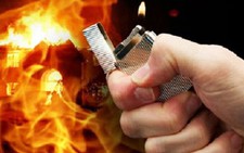 Bố không cho 100 triệu trả nợ, con trai tẩm xăng dọa đốt nhà, tự tử