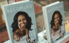 Hồi ký của Michelle Obama bán được 10 triệu bản