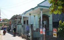 Vây bắt nghi phạm giết người, thiếu úy cảnh sát bị đâm trúng mắt