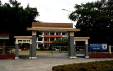 Hiệu trưởng đến nhà công an, để lại 20 triệu đồng