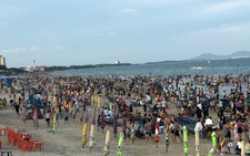 Biển Vũng Tàu chật kín du khách