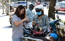 Ấm ức đi khiếu nại vì mua hàng online