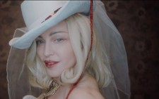 Madonna hóa điệp viên đa nhân cách trong album Madame X