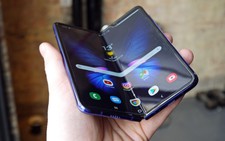 Chưa ra mắt, điện thoại gập của Samsung đã bị sự cố màn hình