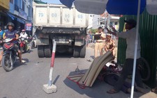 Giao thông lộn xộn vì đào đường, một phụ nữ bị xe ben cán tử vong