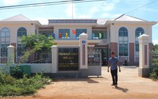 Bắt một cán bộ thanh tra huyện nghi 'ăn' tiền ăn của học sinh nghèo