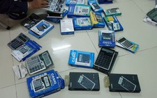 Tạm giữ nhiều loại máy tính nghi là hàng giả, hàng nhái