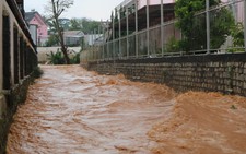 Chiều 20-4, Đà Lạt mưa lớn kèm mưa đá, nhiều nơi ngập nặng