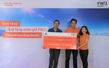 Bảo hiểm FWD trao Quỹ tặng chân giả