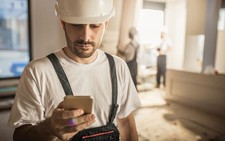 Tai nạn lao động tăng cao do nghiện smartphone