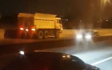 TP.HCM 'cầu cứu' xử lý vi phạm trên đường dẫn cao tốc