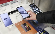 Dân Anh cũng bán tháo điện thoại Huawei sau lệnh cấm của Mỹ