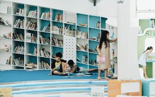 Tấm thẻ thư viện và không gian đầy ắp nụ cười
