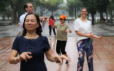 Công chúa kế vị Thụy Điển sảng khoái tập thể dục với người dân Hà Nội