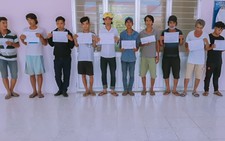 Bắt 11 người dùng ma túy trên hành lang nhà, có cả đối tượng trốn truy nã