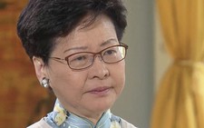 Lãnh đạo Hong Kong bị tố rơi 'nước mắt cá sấu' trên truyền hình