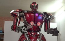 Độc đáo chú Robot khổng lồ được làm từ phế thải nhựa