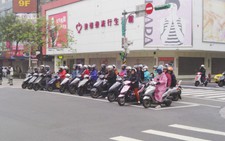 Dân Đài tuân thủ luật giao thông vì sợ... chết