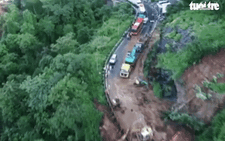 Flycam đèo Bảo Lộc sạt lở nghiêm trọng, giao thông ngưng trệ nhiều giờ