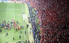 Khoảnh khắc Liverpool ăn mừng vô địch, CĐV Tottenham 