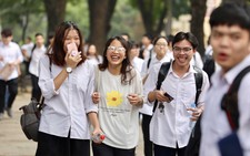 Ngày thi đầu tiên: Phòng thi bình yên, đề thi 'dậy sóng'