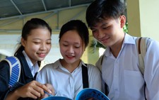Cười tươi mãn nguyện kết thúc kỳ thi: địa dễ, công dân cũng dễ!