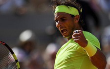 Nadal và Federer thẳng tiến vào tứ kết