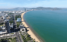 Flycam không gian biển vịnh Quy Nhơn, nơi có 3 khách sạn lớn phải di dời