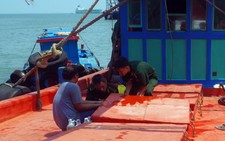 Bắt tàu chở 80.000 lít dầu không rõ nguồn gốc