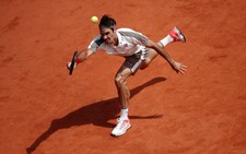 Federer lực bất tòng tâm trước Nadal