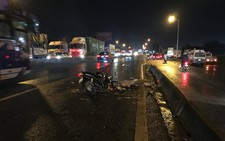 Chạy xe máy vào làn ôtô,  tông đuôi xe tải, thanh niên 21 tuổi chết tại chỗ
