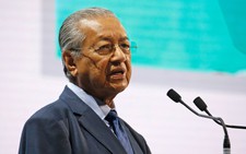 Thủ tướng Malaysia khoe xử lý ổn khoản nợ hơn 240 tỉ đô