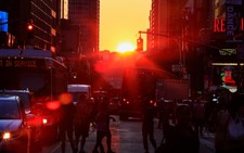 Cúp điện bất ngờ, thành phố New York tê liệt