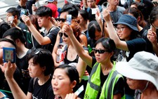 Hàng ngàn người Hong Kong tiếp tục xuống đường phản đối dự luật dẫn độ
