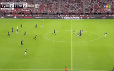 Harry Kane ghi bàn từ giữa sân giúp Tottenham đánh bại Juventus