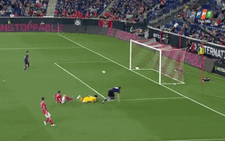 Video 'trăm năm mới thấy một lần': pha bỏ lỡ khó tin của ngôi sao Fiorentina