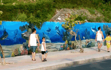 Độc đáo bức tường bên phố biển Nha Trang