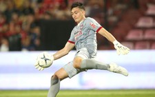 Văn Lâm bắt gọn bóng, phát động tấn công sắc bén giúp Muangthong ghi bàn