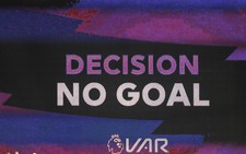 Lần đầu áp dụng, VAR  gây 'náo loạn' trận West Ham - Man City