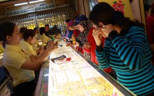 Cuối tuần, giá vàng lùi về dưới 42 triệu đồng/lượng
