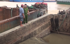 Cảnh sát truy đuổi 4 đối tượng 'cát tặc' trên sông Đồng Nai
