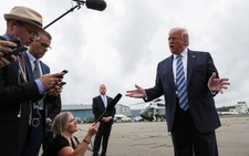 Rời Nhà Trắng đi nghỉ hè 1 tuần, ông Trump vẫn 'vận động tái tranh cử'