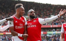 ‘Song sát’ Aubameyang - Lacazette giúp Arsenal thắng trận thứ hai liên tiếp