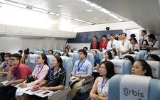Vietjet cùng 'Bệnh viện bay' chung tay mang ánh sáng tới hàng triệu đôi mắt