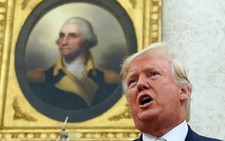 Ông Trump phản pháo đòn thuế Trung Quốc: 'Ai là kẻ thù lớn hơn?'
